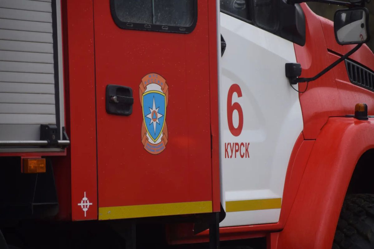 В Курске спасатели эвакуировали 15 человек при пожаре в многоэтажке