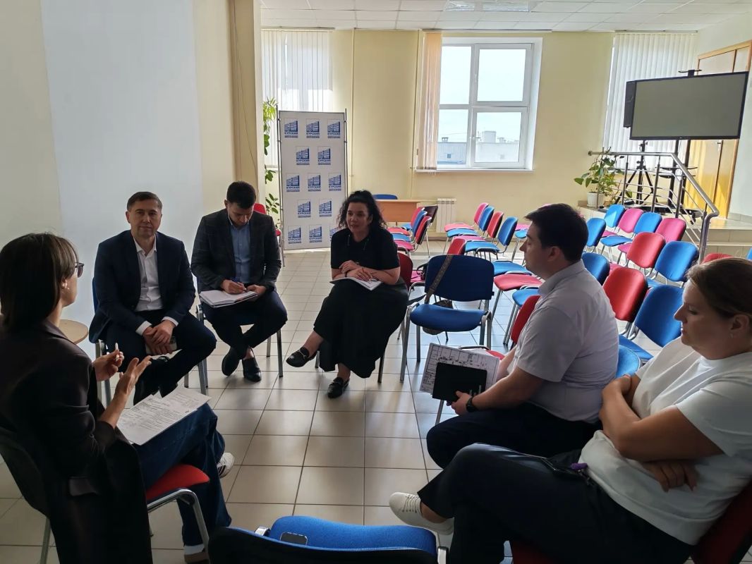Представители Министерства экономического развития, занятости населения и туризма Курской области и Государственной корпорации «Росатом» провели серию рабочих встреч с организациями Курской области в рамках проекта... Представители Министерства экономического развития, занятости населения и туризма Курской области и Государственной корпорации «Росатом» провели серию рабочих встреч с организациями Курской области в рамках проекта...