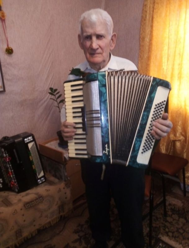 Специалист Вышнедубовецкого сельского Дома культуры побывала у жителя села в Вышний Дубовец Владимира Григорьевича Шумакова