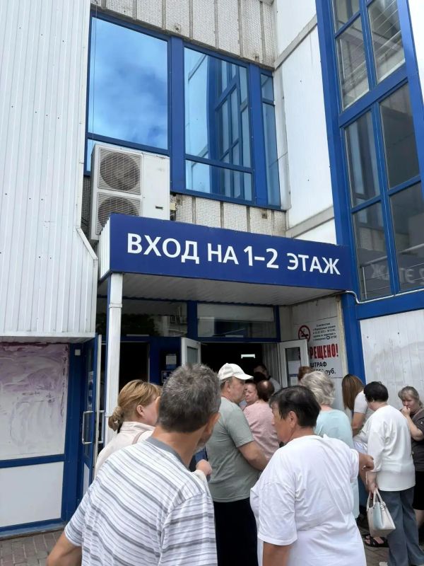Пункт выдачи гуманитарной помощи, расположенный в здании Центрального рынка (со стороны ул. Сосновской) по адресу: ул. Верхняя Луговая, 13, продолжает свою работу Пункт выдачи гуманитарной помощи, расположенный в здании Центрального рынка (со стороны ул. Сосновской) по адресу: ул. Верхняя Луговая, 13, продолжает свою работу