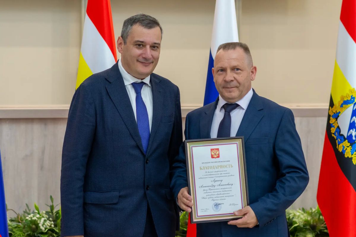 Губернатор Курской области Александр Хинштейн сегодня в Доме советов вручил государственные и региональные награды Губернатор Курской области Александр Хинштейн сегодня в Доме советов вручил государственные и региональные награды