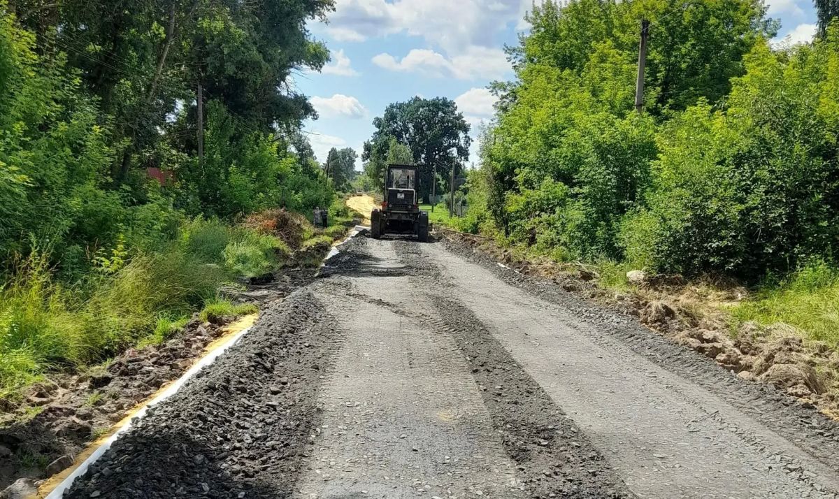 В Советском районе в 2026 году благодаря региональной субсидии будут построены две автомобильные дороги общей протяженностью 2,6 км. Работы выполняют в рамках государственной программы «Развитие транспортной системы... В Советском районе в 2026 году благодаря региональной субсидии будут построены две автомобильные дороги общей протяженностью 2,6 км. Работы выполняют в рамках государственной программы «Развитие транспортной системы...