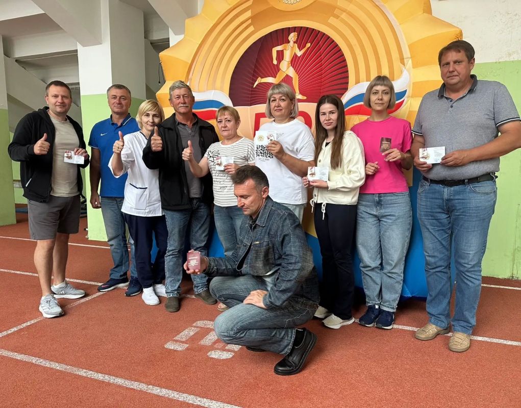 ВЫПОЛНЯЕМ КОМПЛЕКС ГТО. Сотрудники подведомственных организаций Министерства физической культуры и спорта Курской области продолжают выполнять нормативы Всероссийского физкультурно-спортивного комплекса "Готов к труду и... ВЫПОЛНЯЕМ КОМПЛЕКС ГТО. Сотрудники подведомственных организаций Министерства физической культуры и спорта Курской области продолжают выполнять нормативы Всероссийского физкультурно-спортивного комплекса "Готов к труду и...
