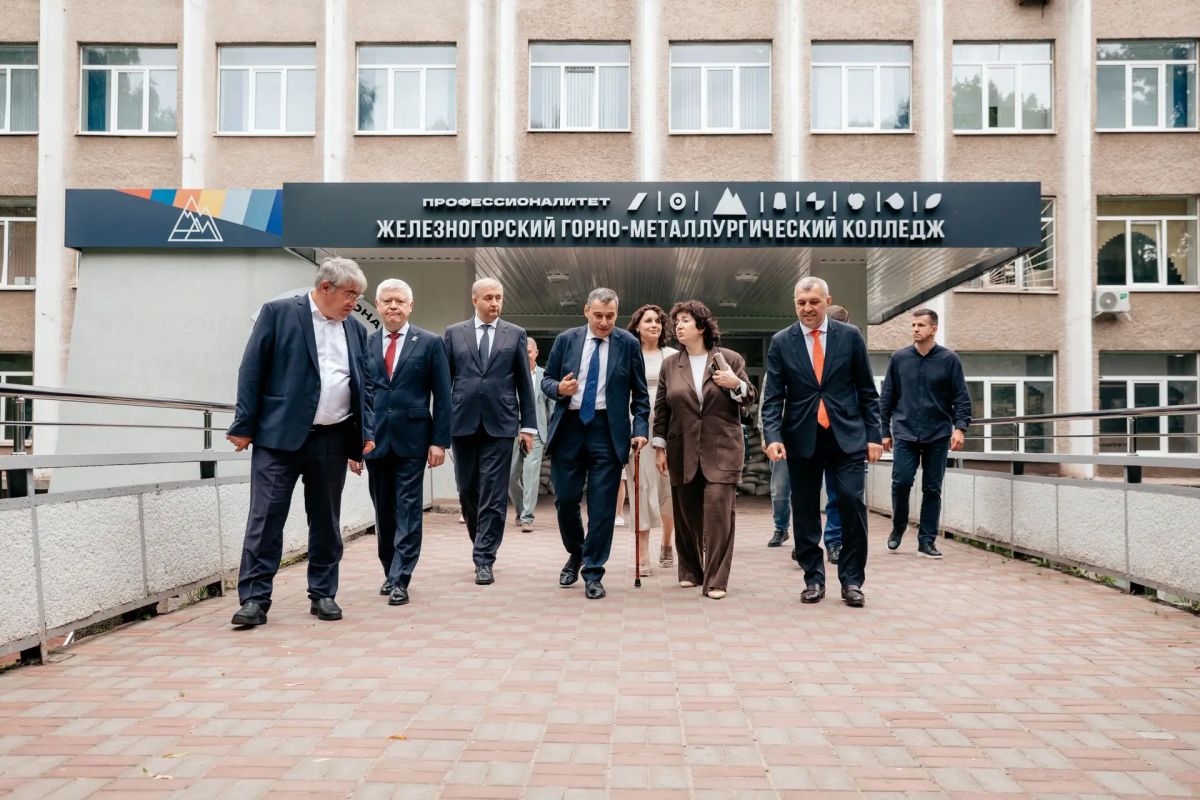 Александр Хинштейн: Сегодня, приехав на праздник ко Дню металлурга в Железногорск, дальше работал в городе Александр Хинштейн: Сегодня, приехав на праздник ко Дню металлурга в Железногорск, дальше работал в городе
