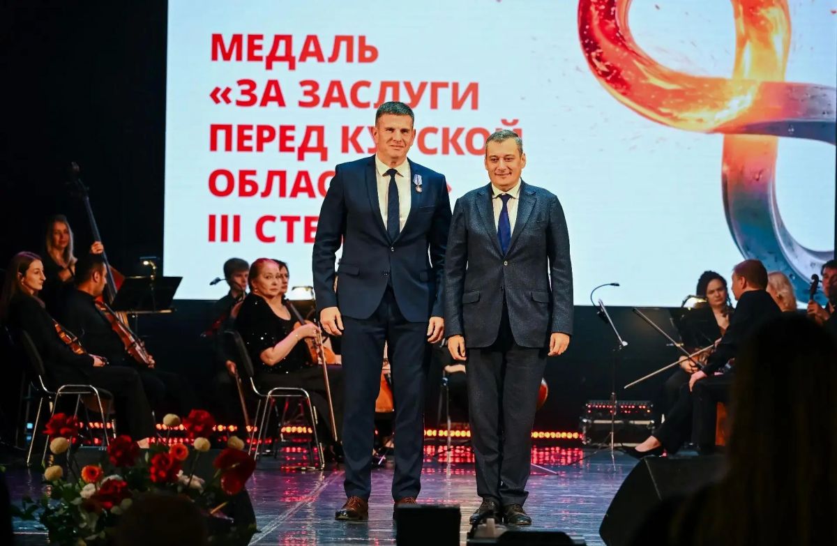 Александр Хинштейн поздравил сотрудников Михайловского ГОКа с Днем металлурга Александр Хинштейн поздравил сотрудников Михайловского ГОКа с Днем металлурга