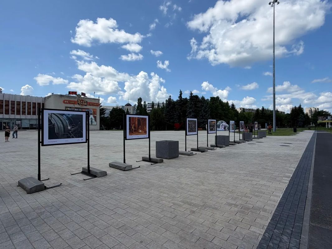 В преддверии Дня металлурга на площади культурно-досугового центра «Русь» открылась тематическая выставка, посвященная людям горняцких и металлургических профессий В преддверии Дня металлурга на площади культурно-досугового центра «Русь» открылась тематическая выставка, посвященная людям горняцких и металлургических профессий