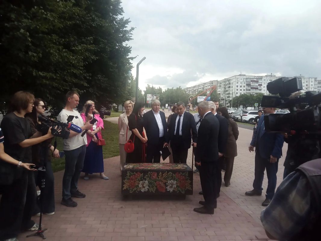 Губернатор Курской области проинспектировал ремонт больницы и колледжа в Железногорске