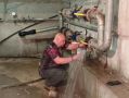 В Курске на улице 1-й Агрегатной ремонтируют канализационный коллектор