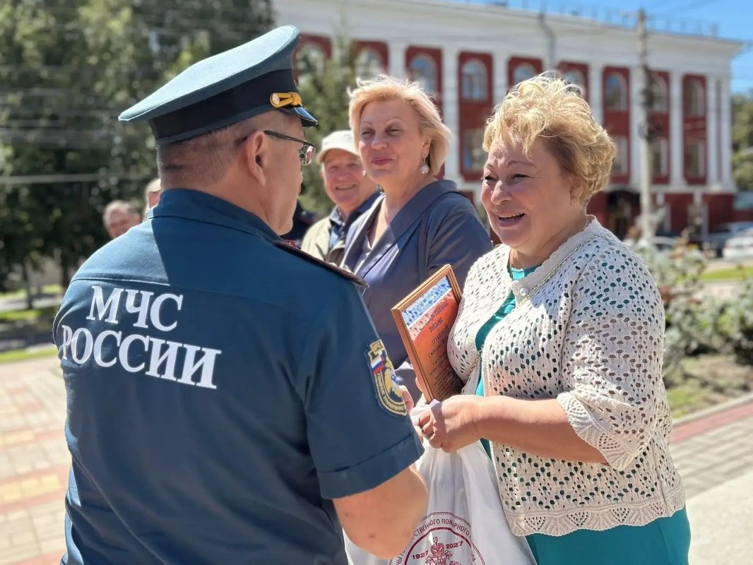 Курские пожарные получили награды и новые машины в честь 99-летия ГПН Курские пожарные получили награды и новые машины в честь 99-летия ГПН