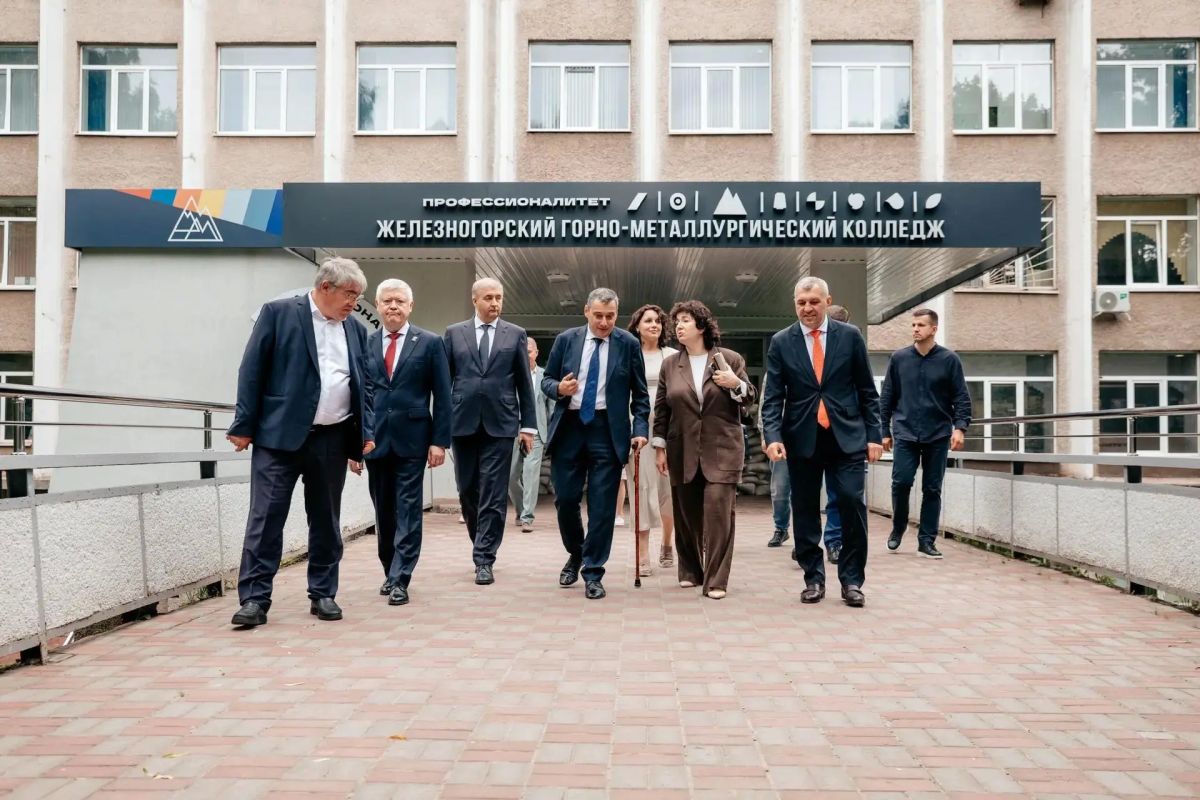 Хинштейн проверил масштабные стройки в Железногорске Хинштейн проверил масштабные стройки в Железногорске