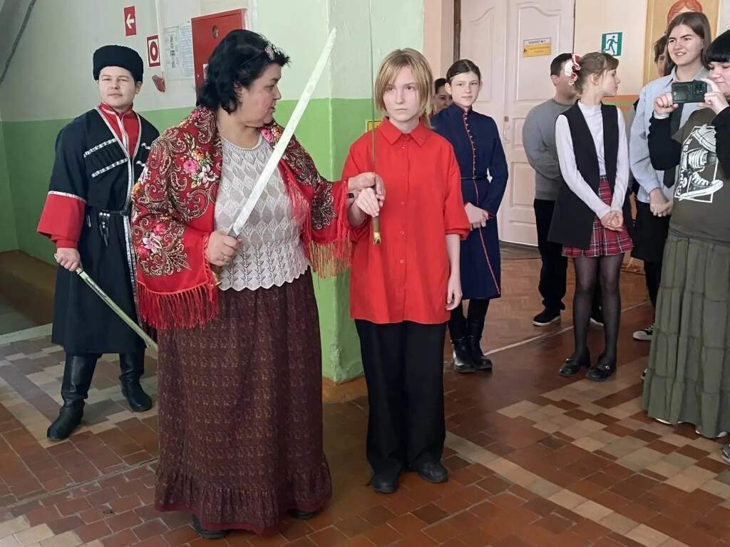 Масленица в школе №4: веселые конкурсы и казачьи традиции