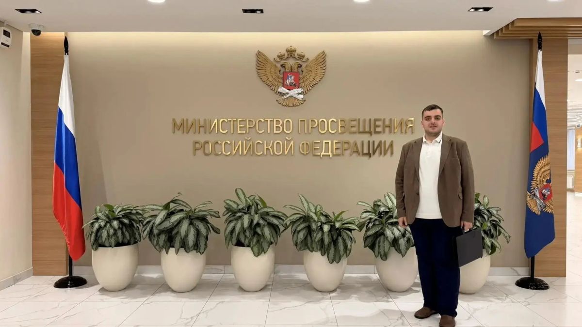 Директор школы № 33 Курска Руслан Сеидов успешно представил проект «Кадетское братство» на всероссийской конференции в Москве