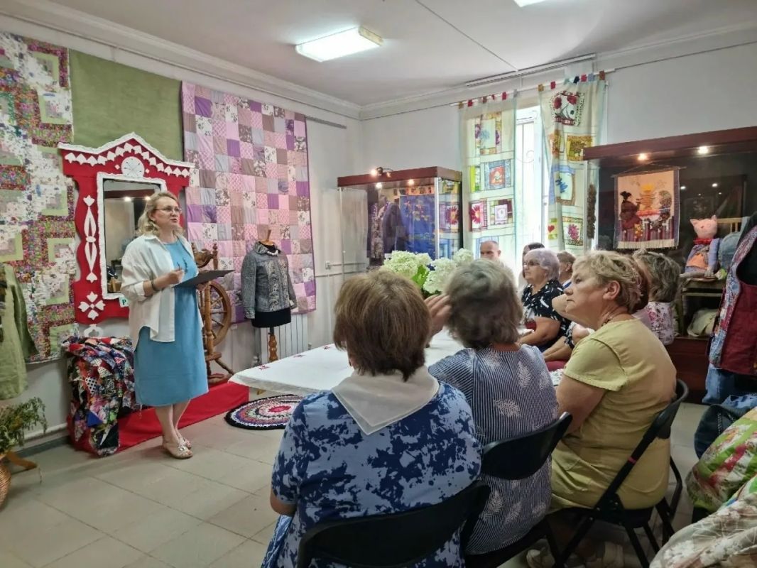 В Советском краеведческом музее начала работу выставка «Лоскутная мозаика» — это настоящая история, собранная из лоскутков, стежков и семейных традиций В Советском краеведческом музее начала работу выставка «Лоскутная мозаика» — это настоящая история, собранная из лоскутков, стежков и семейных традиций