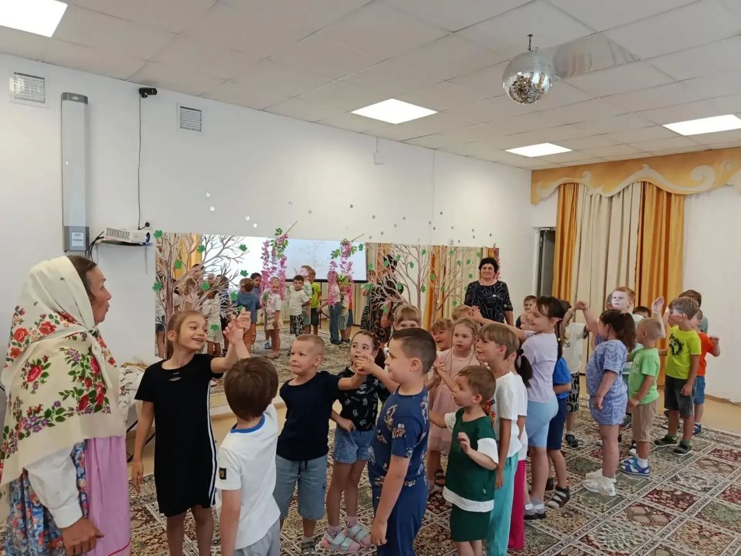 В Курске дошколята отметили Единый день фольклора "В хороводе народных традиций" В Курске дошколята отметили Единый день фольклора "В хороводе народных традиций"