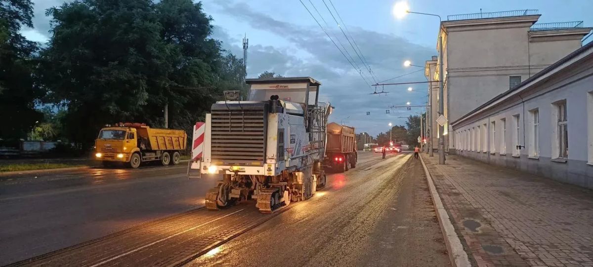 В Курске продолжают ремонтировать дороги на Красной площади и участке между улицами Кавказской и Пучковкой В Курске продолжают ремонтировать дороги на Красной площади и участке между улицами Кавказской и Пучковкой