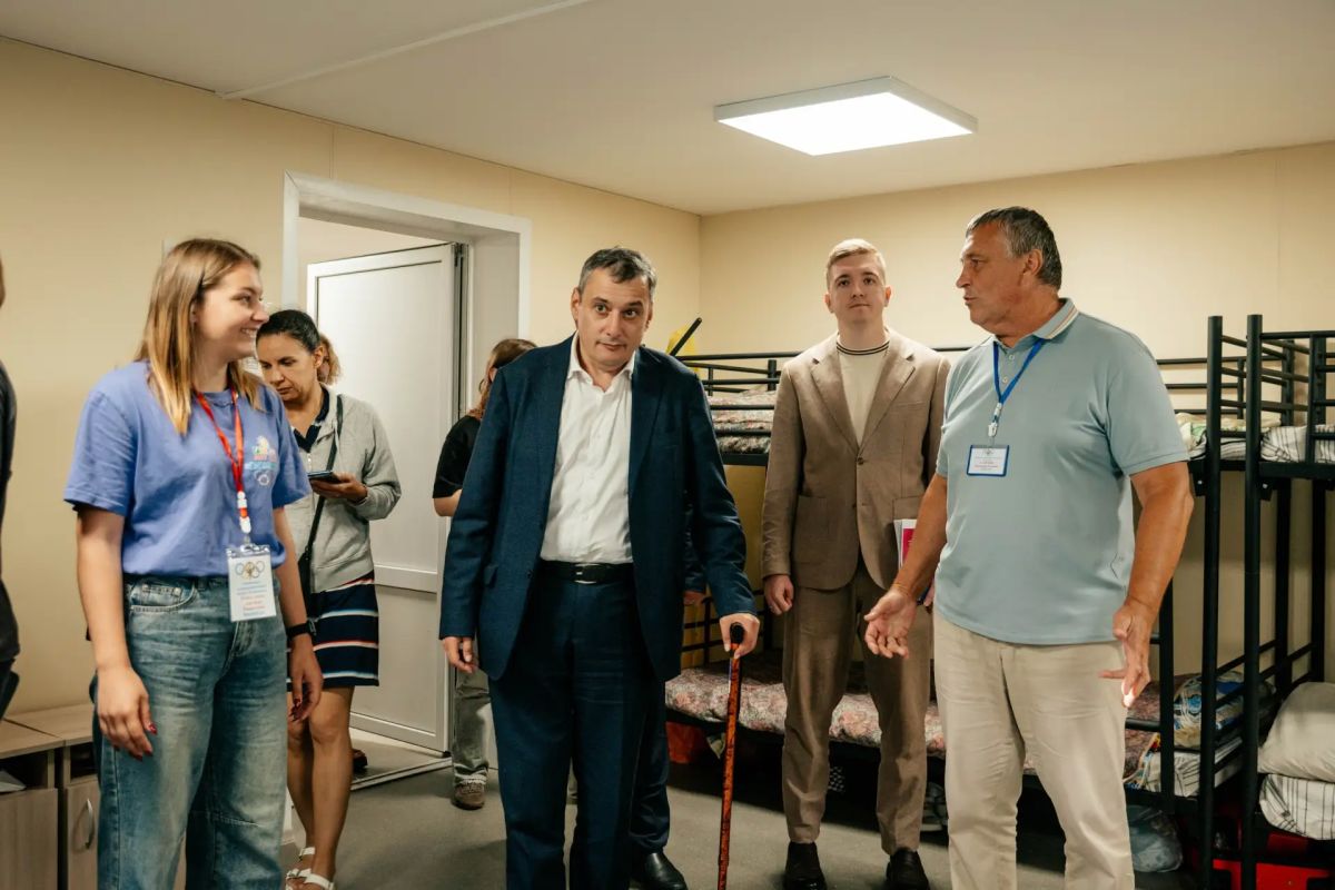 Лагерь «Олимпиец» в Железногорском районе, накануне посетили губернатор Курской области Александр Хинштейн, его заместитель Евгений Лобов и председатель комитета молодежной политики Максим Щедрин Лагерь «Олимпиец» в Железногорском районе, накануне посетили губернатор Курской области Александр Хинштейн, его заместитель Евгений Лобов и председатель комитета молодежной политики Максим Щедрин