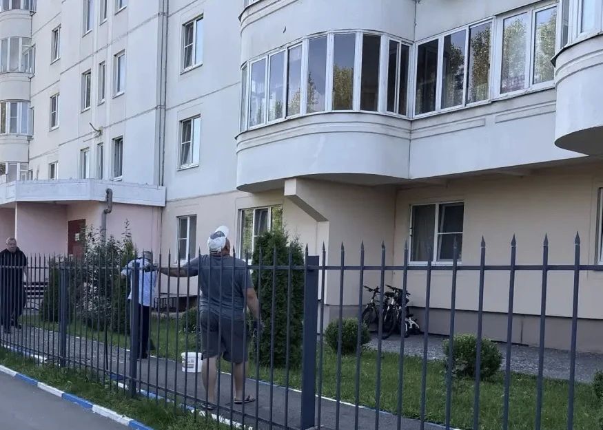 После атаки вражескими БПЛА специальная комиссия по поручению губернатора Александра Хинштейна проводит подомовой обход, чтобы оценить причинённый ущерб После атаки вражескими БПЛА специальная комиссия по поручению губернатора Александра Хинштейна проводит подомовой обход, чтобы оценить причинённый ущерб
