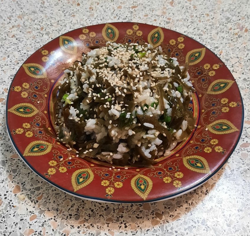 Неповторимый вкус с морской капустой: легкий и сытный салат