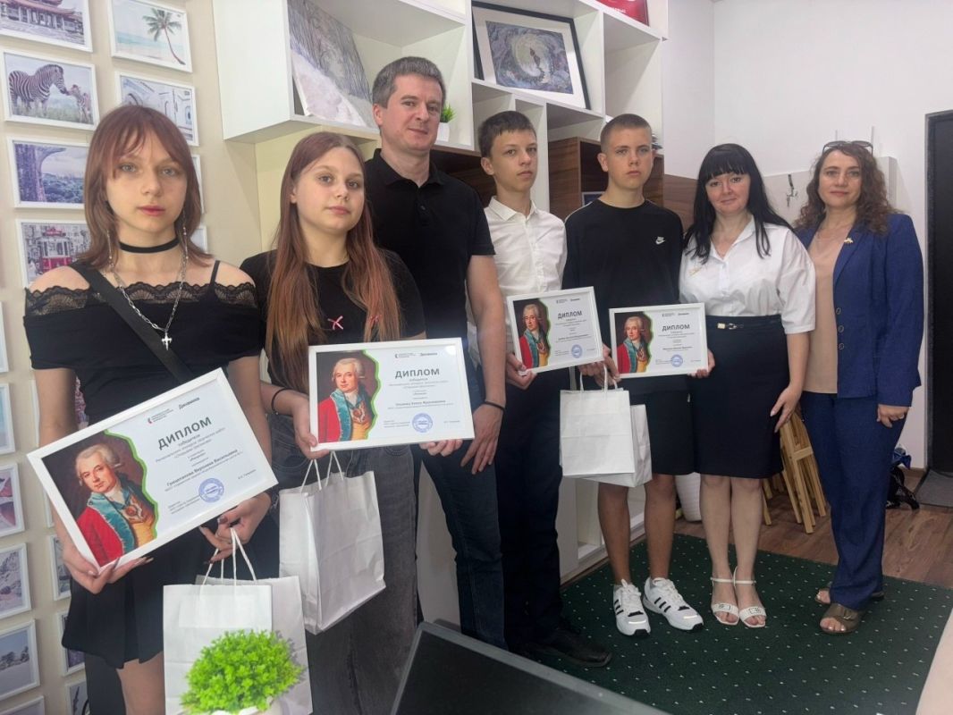 14 июля в Центре поддержки молодёжи «Динамика» состоялось награждение победителей творческого конкурса в рамках проекта «Открывая Шелихова»