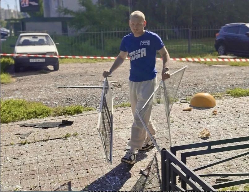 Волонтеры Единой России и молодогвардейцы помогают в ликвидации последствий атаки ВСУ Волонтеры Единой России и молодогвардейцы помогают в ликвидации последствий атаки ВСУ