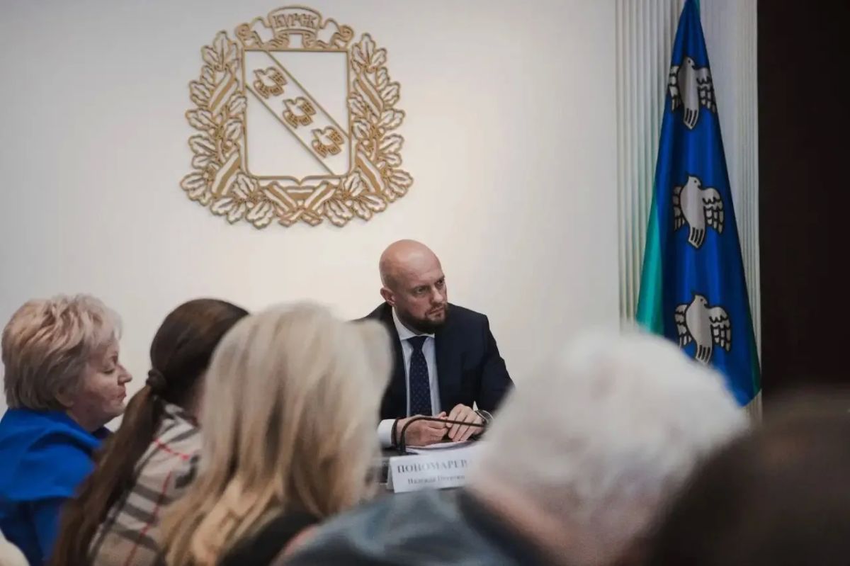 Провел еженедельную планерку с руководителями подразделений администрации Провел еженедельную планерку с руководителями подразделений администрации