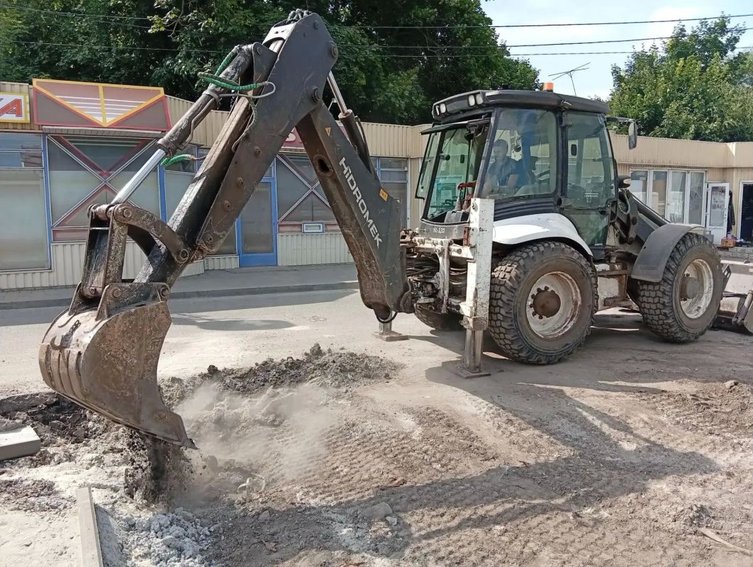 В Железнодорожном округе Курска специалисты продолжают преображать сквер «Пеликан» В Железнодорожном округе Курска специалисты продолжают преображать сквер «Пеликан»