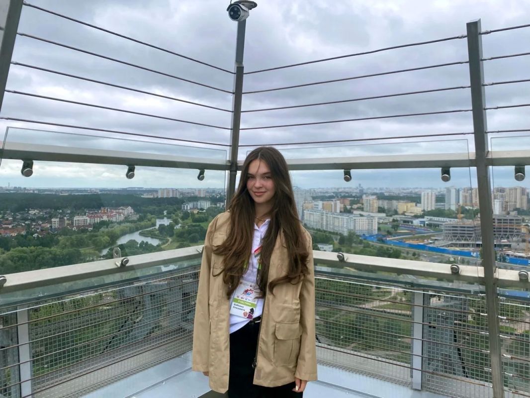 Ученица Большеанненковской школы Елизавета Бабкина одержала победу в отборе на участие в уникальном проекте «Поезд Памяти», который был организован верхними палатами парламентов России и Беларуси Ученица Большеанненковской школы Елизавета Бабкина одержала победу в отборе на участие в уникальном проекте «Поезд Памяти», который был организован верхними палатами парламентов России и Беларуси