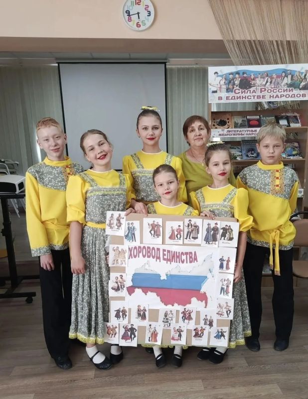 В Полянской библиотеке организовали этнографический час «У нас единая страна, у нас единая семья»