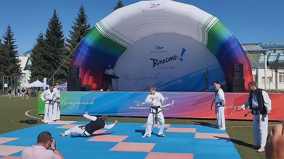 Фестиваль «Вместе! Со спортом» превратил Железногорск в одну большую спортивную семью В честь Дня металлурга и юбилея Металлоинвеста в Железногорске прошел яркий мультиспортивный фестиваль «Вместе! Со спортом». Сила...