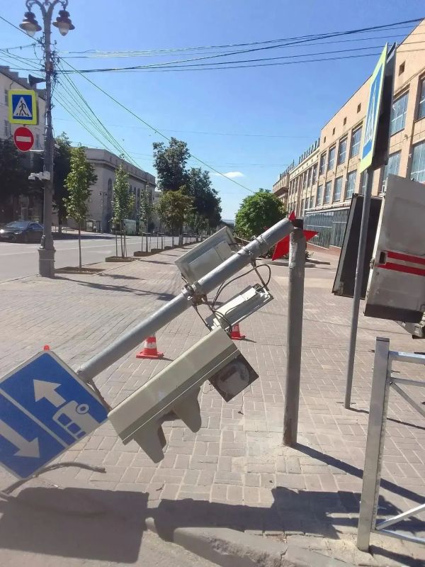 В Курске на перекрестке улиц Ленина и Кирова отремонтируют светофор