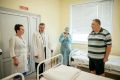 Александр Хинштейн навестил раненых в больнице после атак ВСУ на Курскую область