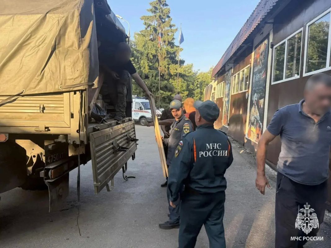 Узловские спасатели отправили гуманитарную помощь на Курское направление Узловские спасатели отправили гуманитарную помощь на Курское направление