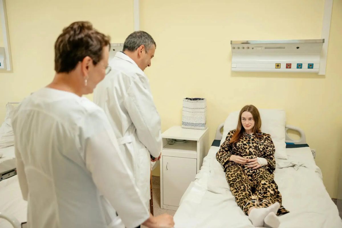 Александр Хинштейн навестил пострадавших от атак ВСУ в Курской области Александр Хинштейн навестил пострадавших от атак ВСУ в Курской области
