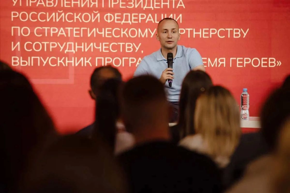 «ИИ никогда не заменит человека, потому что только человек может заразить другого идеей, верой и смыслом» - журналисты из приграничья встретились с Героем России Николаем Соколовым «ИИ никогда не заменит человека, потому что только человек может заразить другого идеей, верой и смыслом» - журналисты из приграничья встретились с Героем России Николаем Соколовым