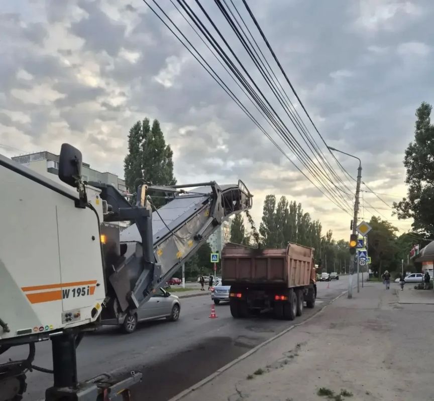 В Курске на проспекте Ленинского Комсомола приступили к устранению пучин В Курске на проспекте Ленинского Комсомола приступили к устранению пучин