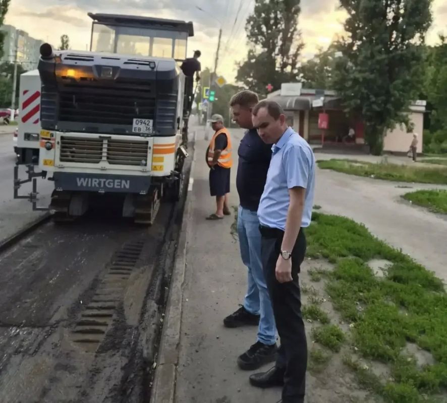 В Курске на проспекте Ленинского Комсомола приступили к устранению пучин В Курске на проспекте Ленинского Комсомола приступили к устранению пучин