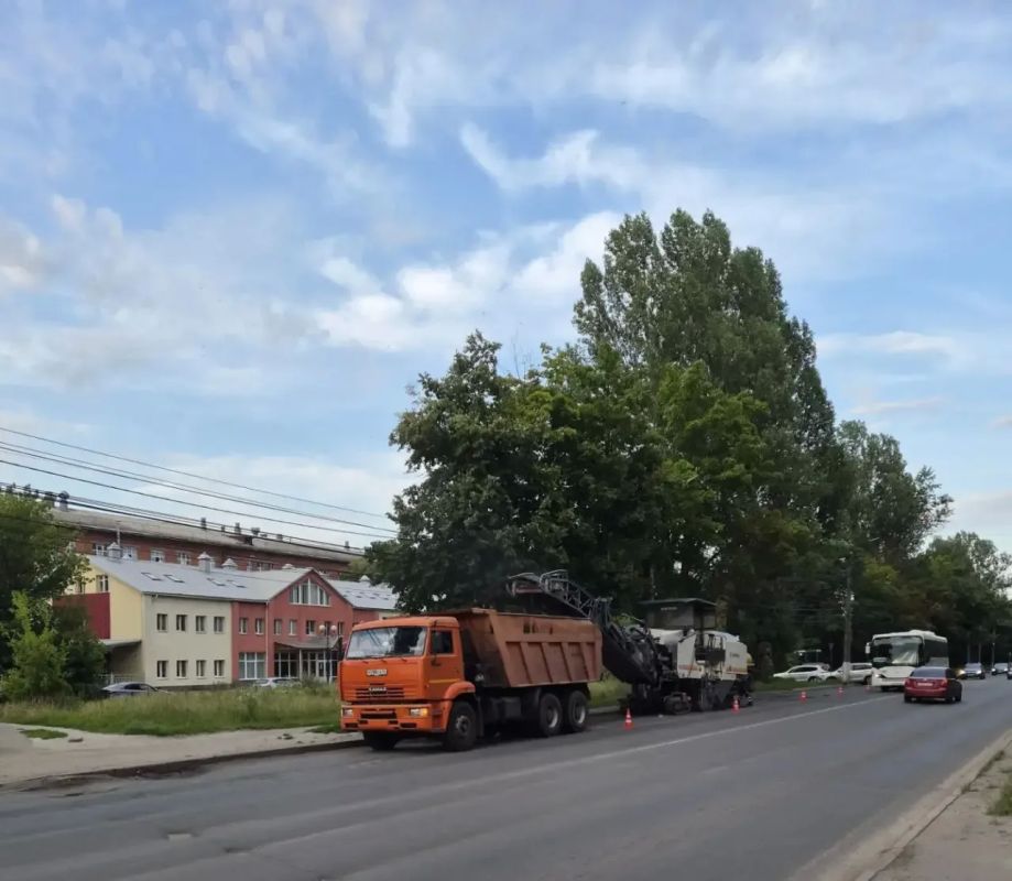 Подрядная организация приступила к работам по ликвидации пучин на остановке общественного транспорта «Лесная на проспекте Ленинского Комсомола Подрядная организация приступила к работам по ликвидации пучин на остановке общественного транспорта «Лесная на проспекте Ленинского Комсомола