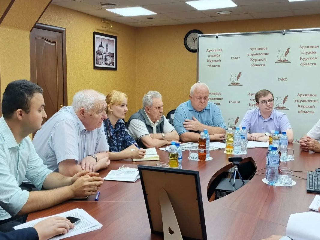 В курском архиве провели беседу к 100-летию со дня смерти Феликса Дзержинского В курском архиве провели беседу к 100-летию со дня смерти Феликса Дзержинского