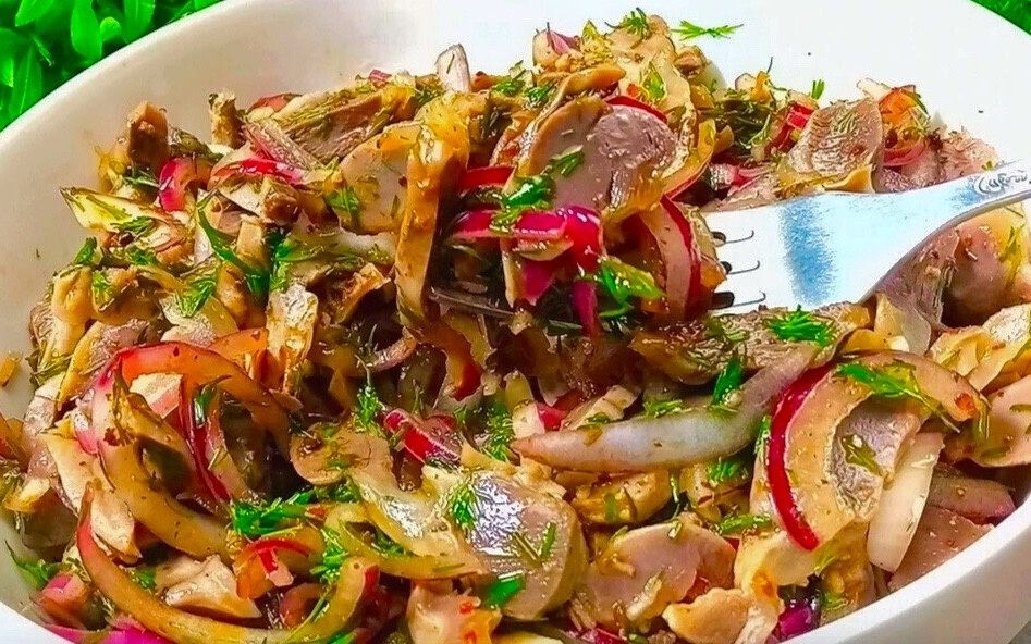 Салаты из курицы для любого сезона: от повседневных до праздничных