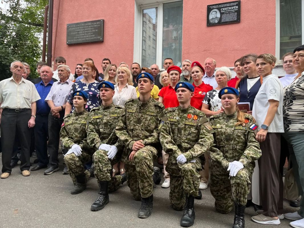 В Курске открыли мемориальную доску организатору партизанского движения Павлу Сентюрёву В Курске открыли мемориальную доску организатору партизанского движения Павлу Сентюрёву