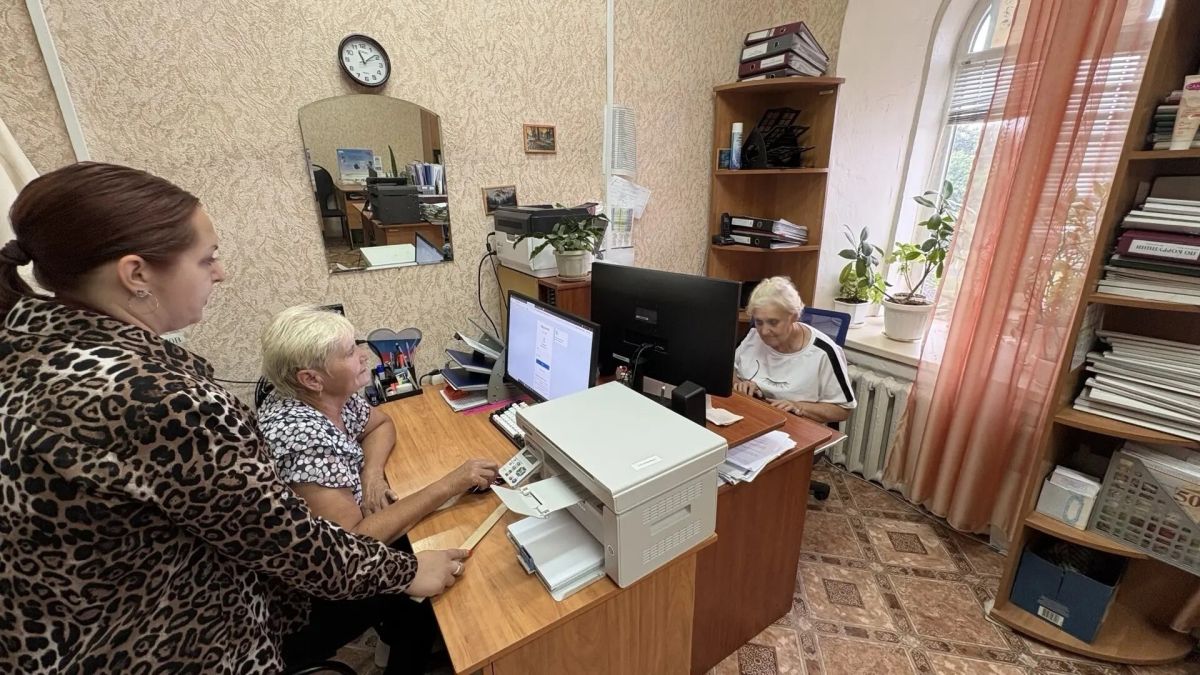 На базе Обоянского межрайонного комплексного центра социального обслуживания на систематической основе проводятся занятия по компьютерной грамотности