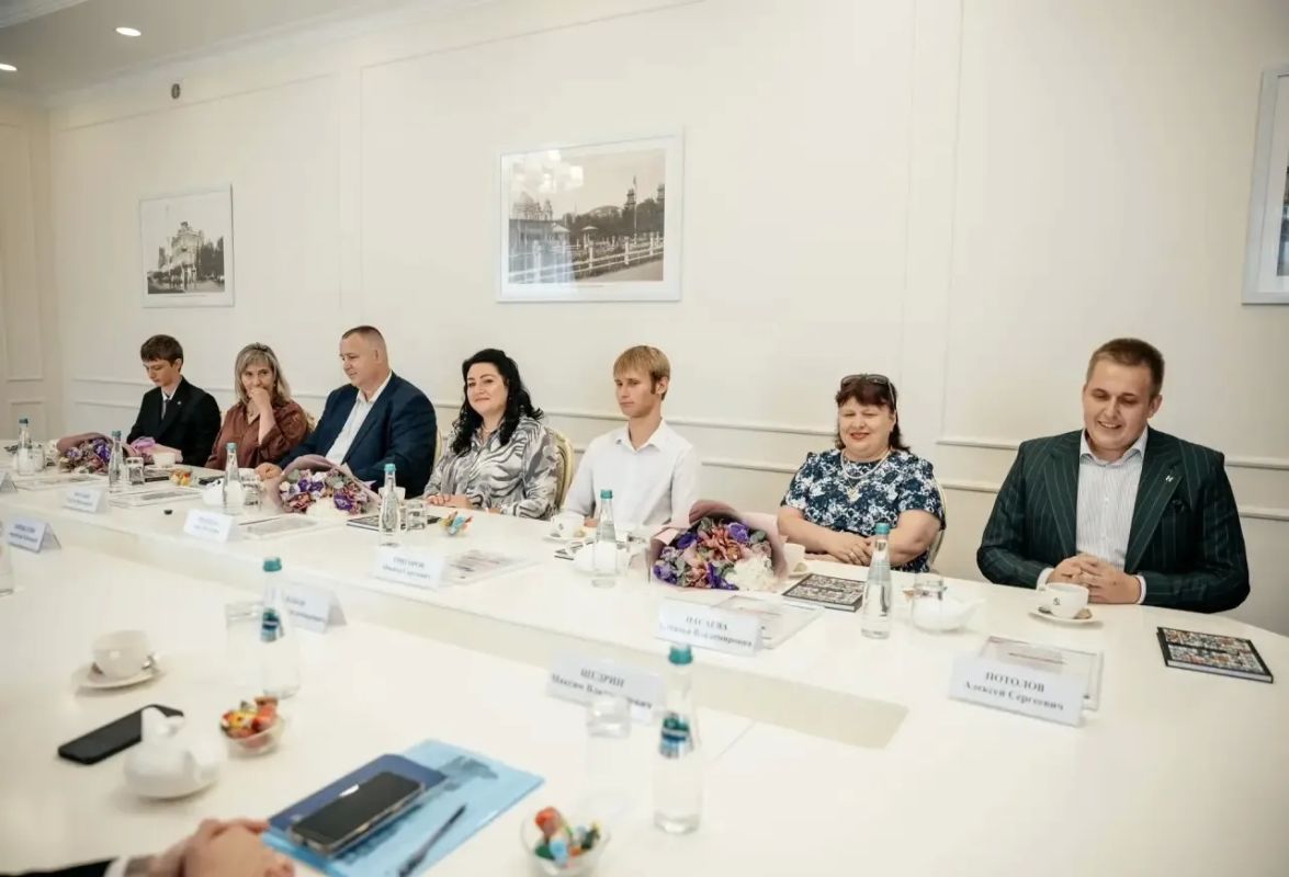Кружка с любовью и диорама на полтора метра Кружка с любовью и диорама на полтора метра