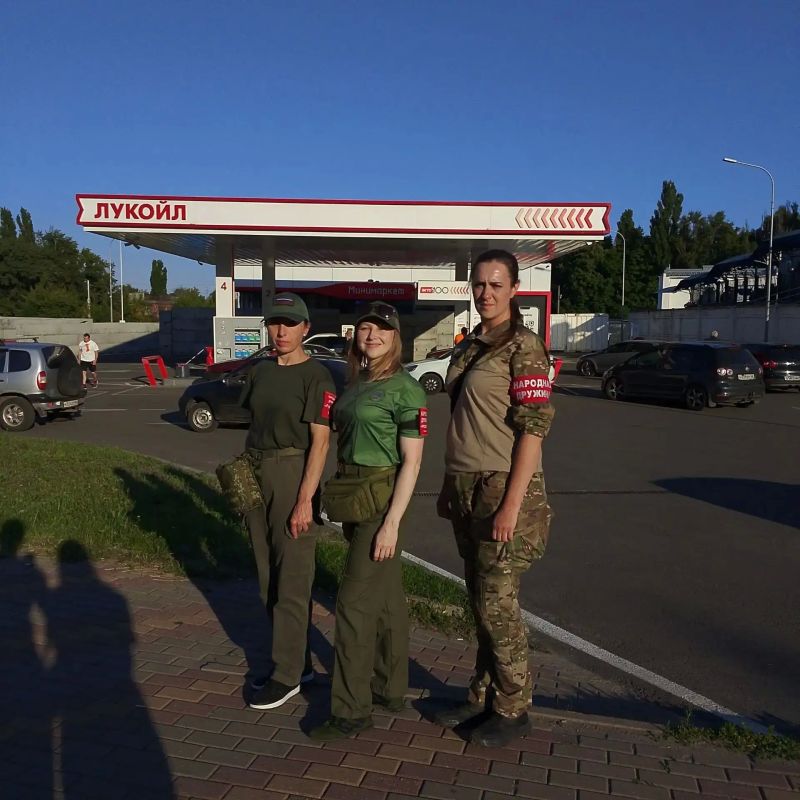 В Курске дружинники и полицейские обеспечили порядок на АЗС В Курске дружинники и полицейские обеспечили порядок на АЗС