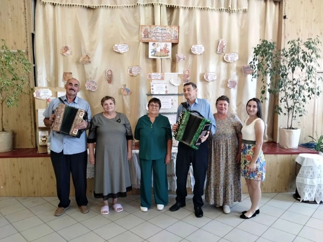 В Верхнехотемльском сельском доме культуры состоялись фольклорные посиделки «На завалинке», которые перенесли гостей в атмосферу настоящей старины В Верхнехотемльском сельском доме культуры состоялись фольклорные посиделки «На завалинке», которые перенесли гостей в атмосферу настоящей старины