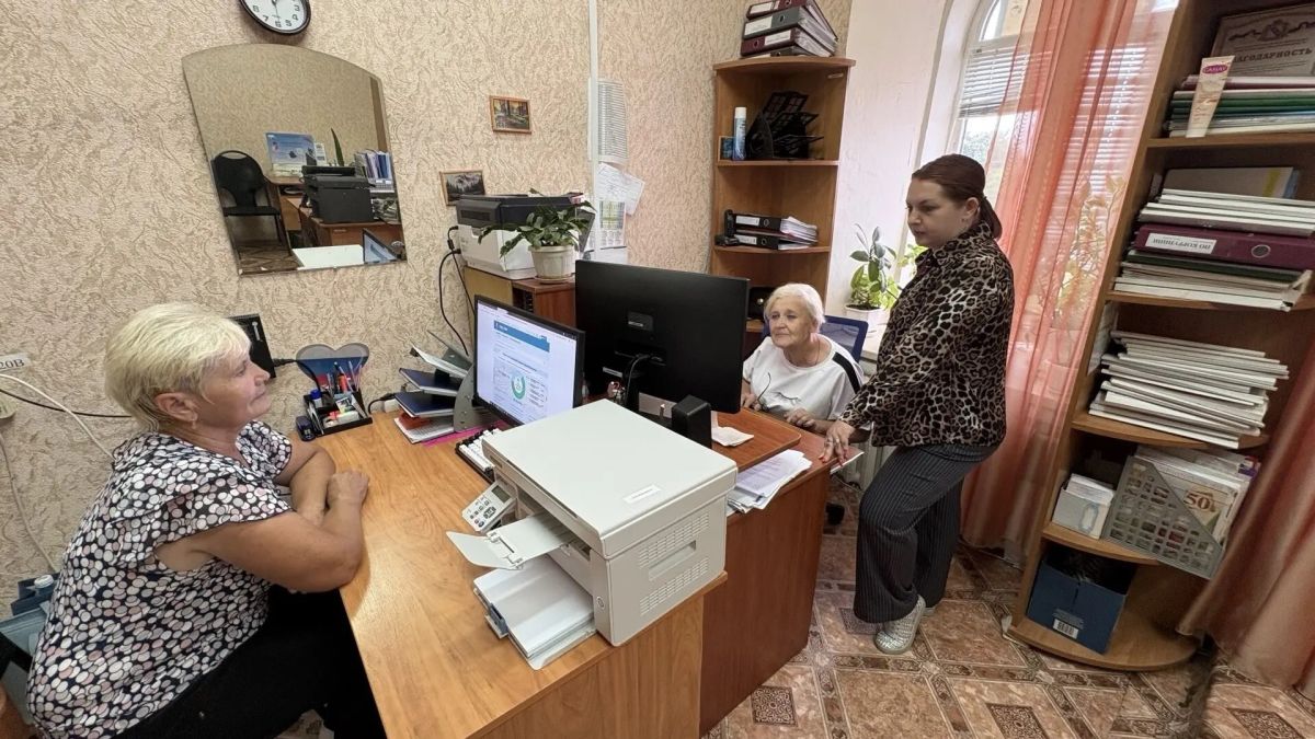 На базе Обоянского межрайонного комплексного центра социального обслуживания на систематической основе проводятся занятия по компьютерной грамотности На базе Обоянского межрайонного комплексного центра социального обслуживания на систематической основе проводятся занятия по компьютерной грамотности