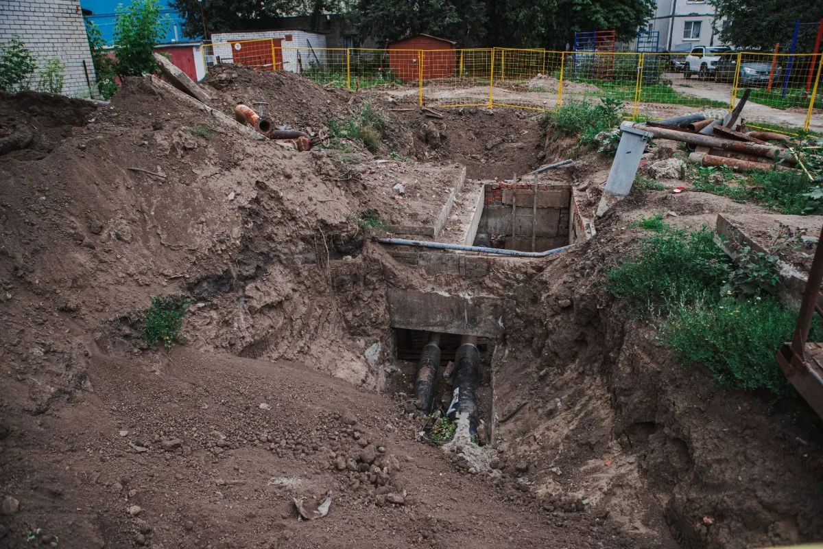 В Курске на улице Орловской продолжается реконструкция теплосети