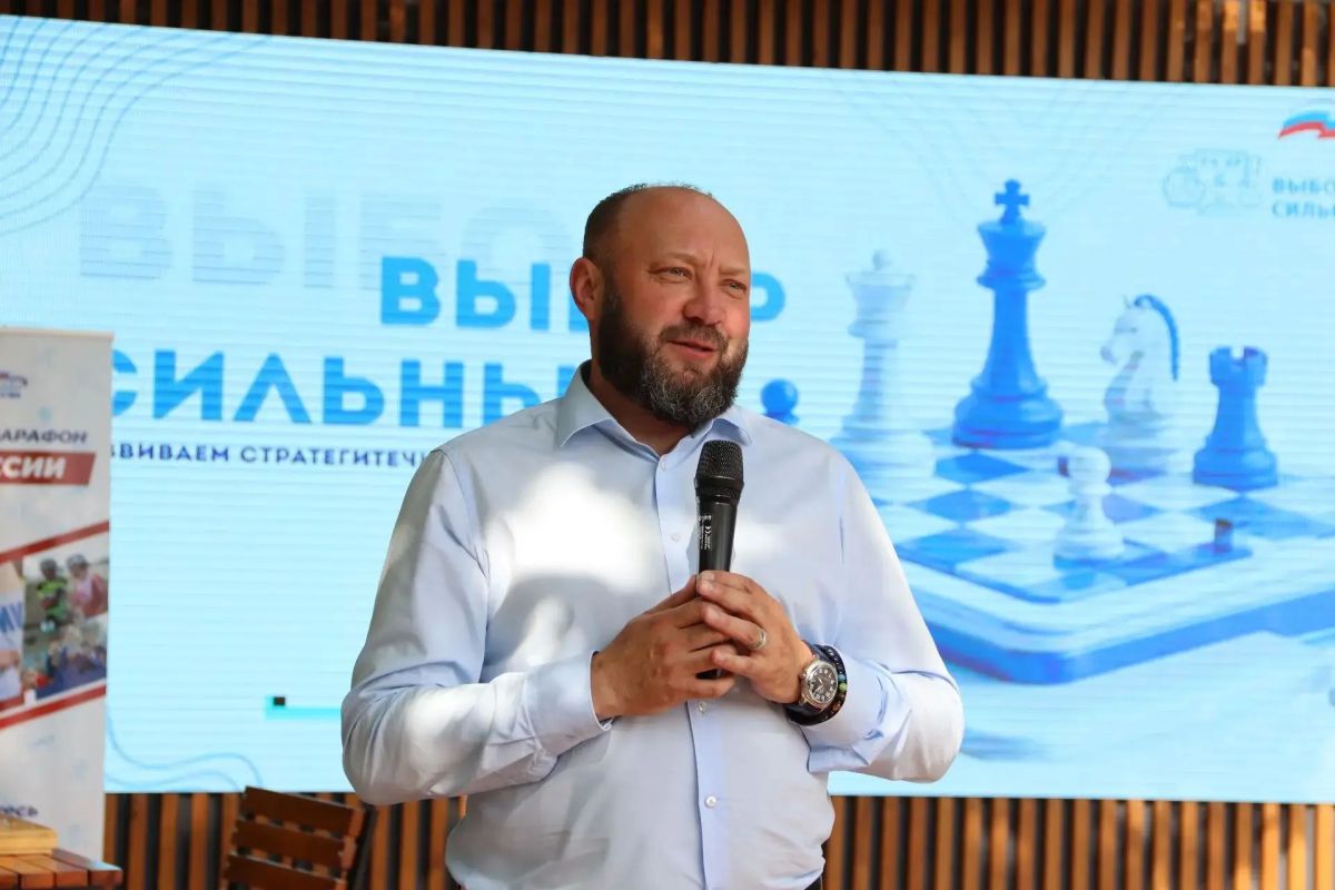 Единороссы провели сеанс одновременной игры в шахматы