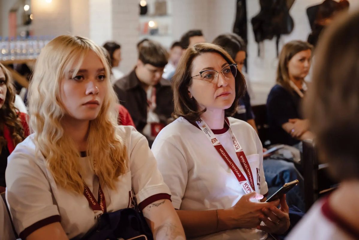 Второй день работы межрегионального медиафорума «Герои, меняющие время», который прошел при поддержке Фонда президентских грантов, стартовал с интерактивной лекции «Диалог с Героем» Второй день работы межрегионального медиафорума «Герои, меняющие время», который прошел при поддержке Фонда президентских грантов, стартовал с интерактивной лекции «Диалог с Героем»