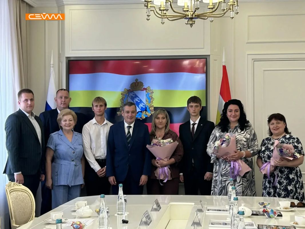 Александр Хинштейн наградил победителей регионального этапа «Диктанта Победы» и Всероссийского конкурса музеев