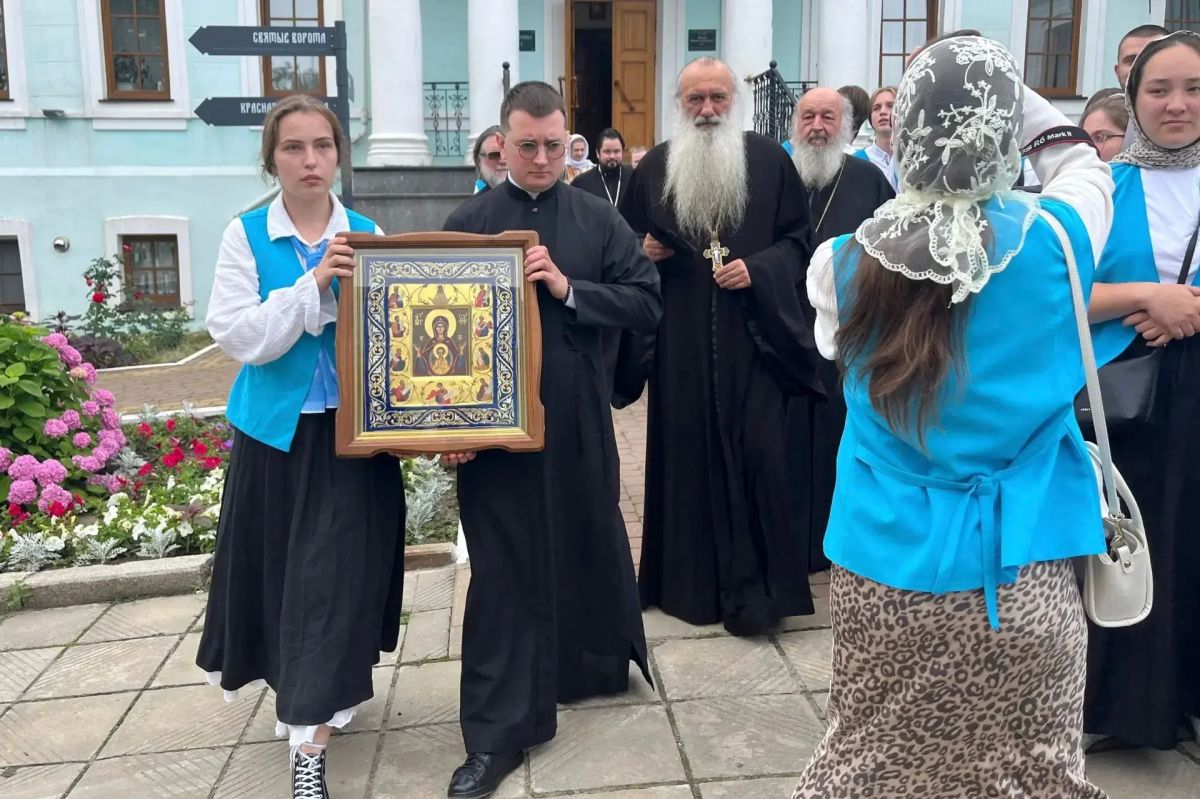 Знамение единства. Корреспондент “Курской правды” побывал на открытии Международного съезда «Содружество православной молодёжи» и пообщался с участниками из ближнего и дальнего зарубежья Знамение единства. Корреспондент “Курской правды” побывал на открытии Международного съезда «Содружество православной молодёжи» и пообщался с участниками из ближнего и дальнего зарубежья